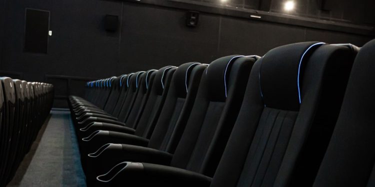 Чи доведеться тернополянам дивитися фільми з англійською озвучкою