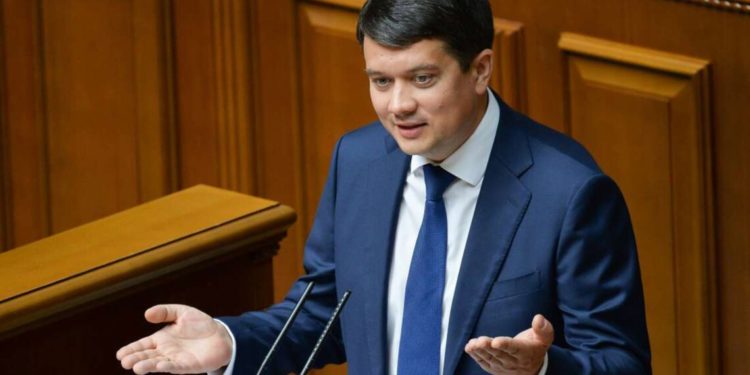 Команда Разумкова зареєструвала в Раді проєкт постанови, що блокує підписання закону про скасування 2% ЄП