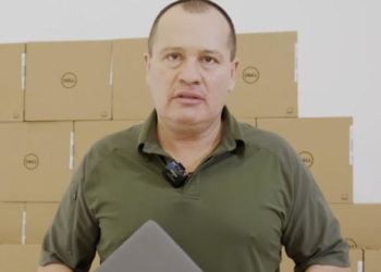 «Українська команда» передала школам партію ноутбуків