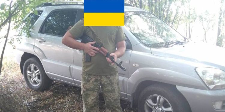 Ще два автомобілі передали на фронт волонтери «Української команди» Тернопільщини