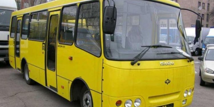 Жінка випала з маршрутки: у Тернополі стався жахливий інцидент