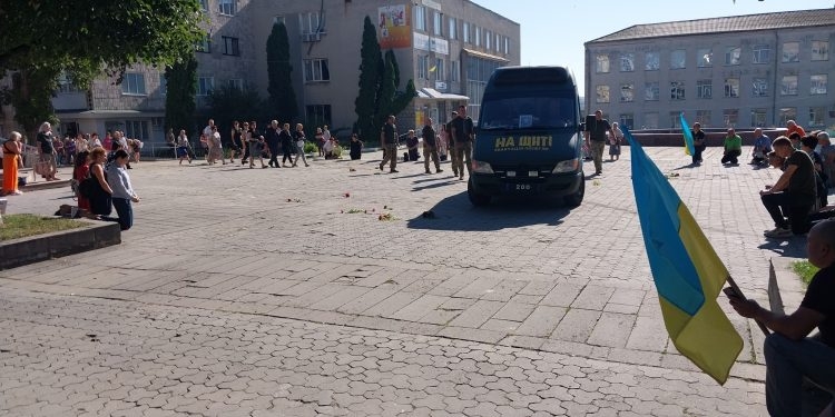 Із бійцем Любомиром Люзним попрощалися на Тернопільщині