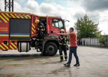 Тернопільські рятувальники вчилися гасити умовну пожежу у Велиих Гаях