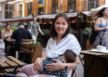 Грудне вигодовування — природне та важливе: будь-де! (Відео)