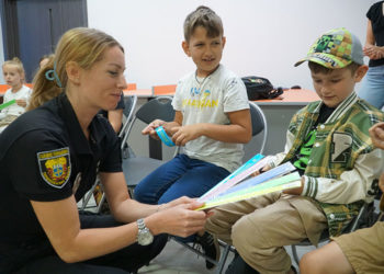Поліцейські Тернопільщини продовжують відвідувати дитячі табори