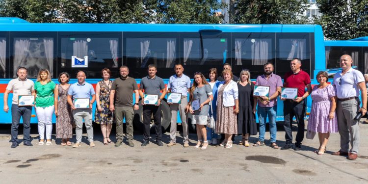 Трибухівська громада вкотре отримала шкільний автобус