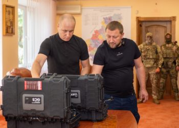 Начальник ОВА передав дрони для бійців спецпідрозділів поліції