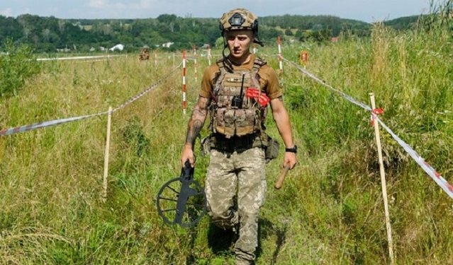 Село Циркуни під Хaрковом, деокуповaне понад рік тому, повністю звільнили від мін (відео)