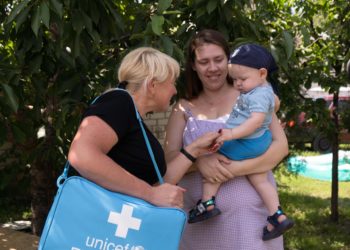 «Ми з ними — як сім’я»: патронажні медсестри в Павлограді приходять на допомогу родинам з дітьми