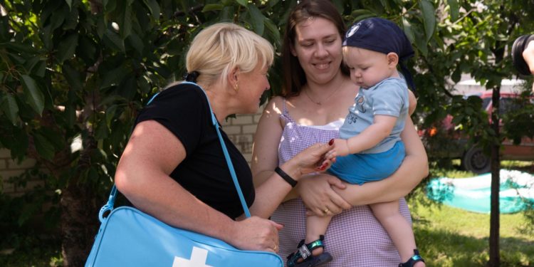 «Ми з ними — як сім’я»: патронажні медсестри в Павлограді приходять на допомогу родинам з дітьми