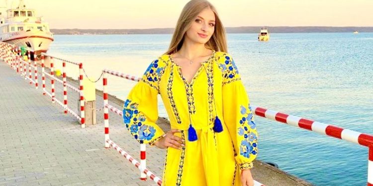 Студентка ЗУНУ виступила із українською піснею та синьо-жовтим прапором на конкурсі краси в Польщі