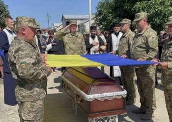 На Тернопільщині поховали захисника Андрія Решетняка