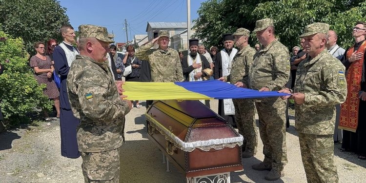 На Тернопільщині поховали захисника Андрія Решетняка