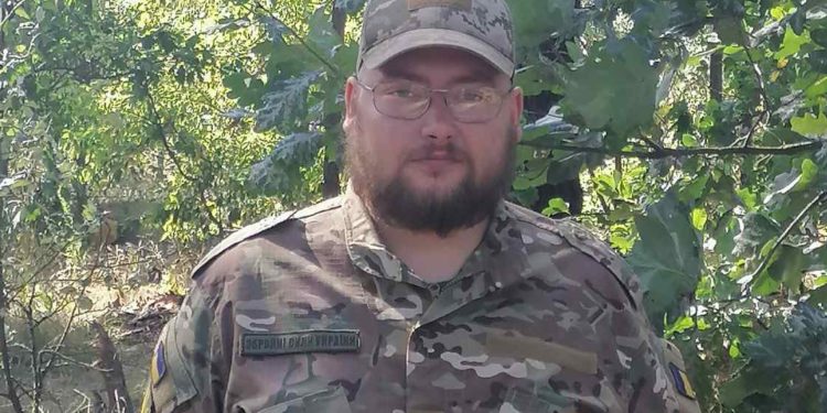 Військового медика з Тернополя нагородили нагрудним знаком Командувача об’єднаних сил ЗСУ