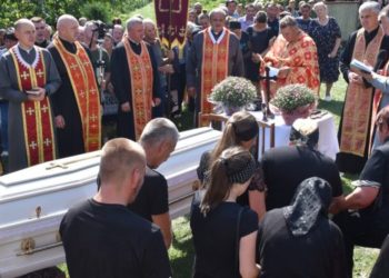 Із військовим Романом Шпуняром попрощалися на Тернопільщині