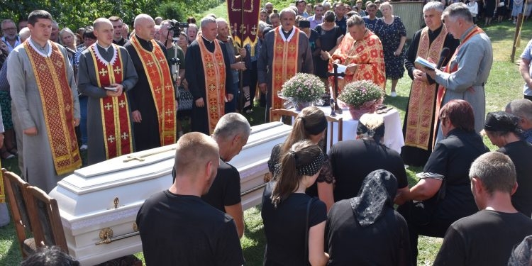 Із військовим Романом Шпуняром попрощалися на Тернопільщині