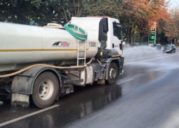 Поливальні машини у спекотні дні курсують у Тернополі