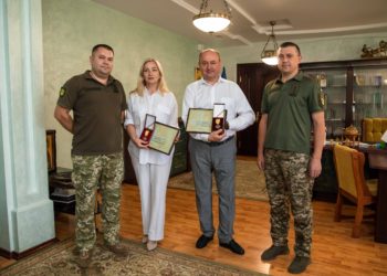 Ректор та голова вченої ради ЗУНУ отримали відзнаки від міністра оборони України