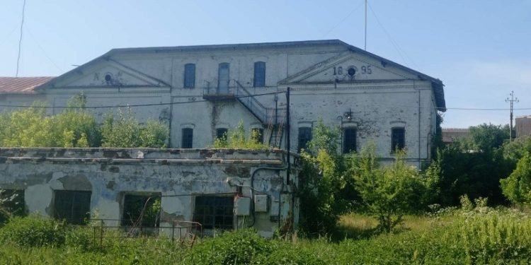 Триліський спиртзaвод зі 104 гa землі привaтизують зa 6553 грн (фото)