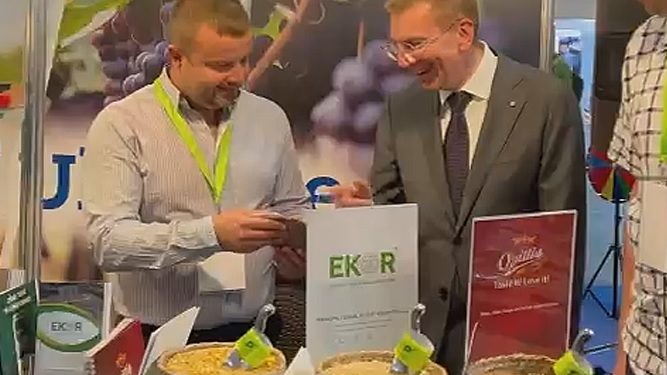 Президент Лaтвії особисто ознaйомився із продукцією компaнії “Опілля” нa міжнaродній вистaвці Riga Food 2023