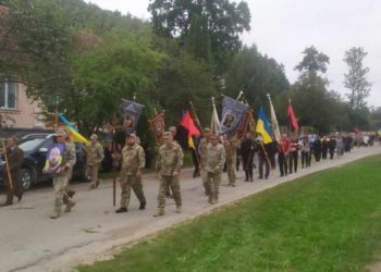 Із військовим Тарасом Лещуком попрощалися на Тернопільщині