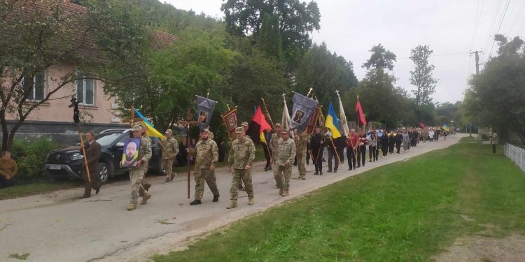 Із військовим Тарасом Лещуком попрощалися на Тернопільщині