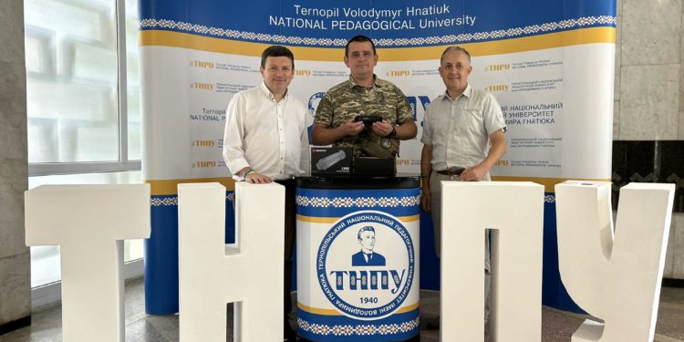 Волонтерський центр ТНПУ передав допомогу для ЗСУ