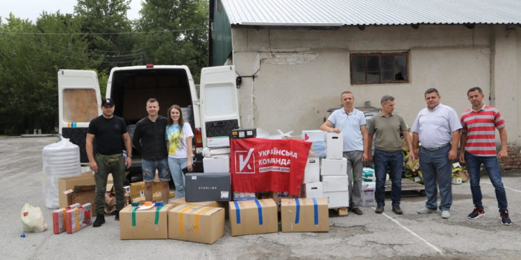 Автомобіль, Starlink, будівельні матеріали та продукти: волонтери «Української команди» знову везуть допомогу на фронт (відео)