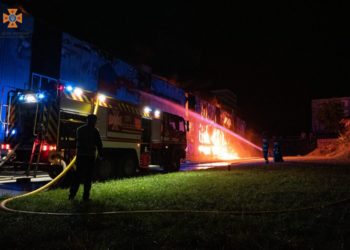 Вночі у Тернополі вирувала масштабна пожежа (фото та відео)