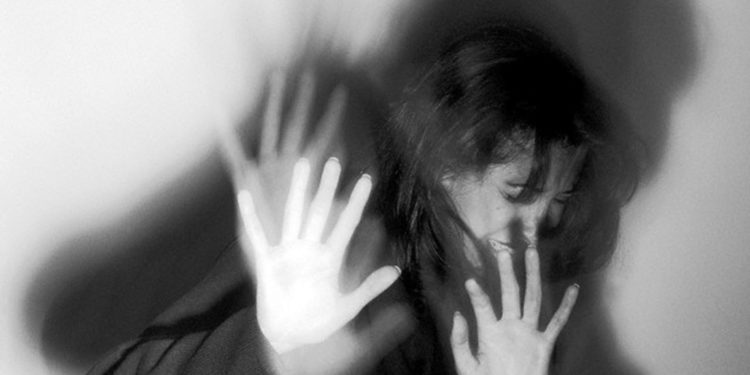 Чоловік у Тернополі домагався студентку на території вишу