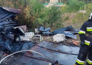 На Тернопільщині чоловік згорів у металевому вагончику