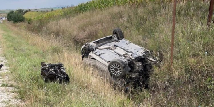 На Тернопільщині трапилась ДТП з потерпілими: авто перекинулось, рух трасою на деякий час був перекритий