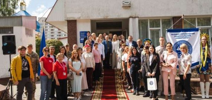 Відкриття навчально-наукового центру соціально-психологічної підтримки та резильєнтності відбулося в ЗУНУ