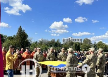 Із героєм Сергієм Козаком попрощалися у Тернополі