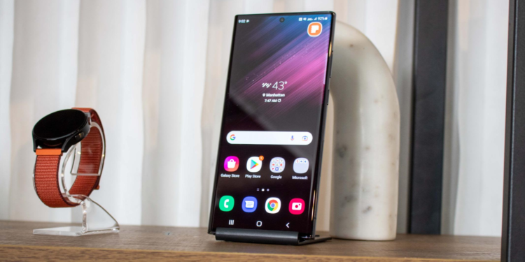 Samsung S22: вигідно купити флагманський смартфон