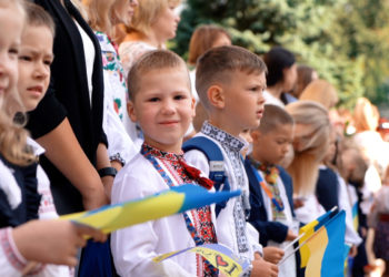 Навчання заради відновлення: начальник Тернопільської ОВА привітав школярів і вчителів із 1 вересня