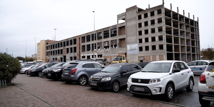 Біля “Подолян” у Тернополі сталася трагедія: хлопчина скоїв суїцид