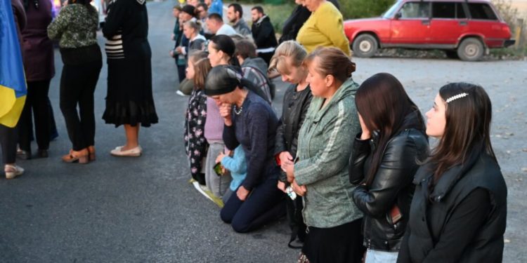 Тернопільщина на колінах зустріла померлого Героя