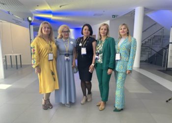 Почесною гостею саміту World for Ukraine у Польщі стала голова ГО “Асоціація жінок України “Дія.Тернопіль” Ольга Шахін