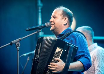 Запальна прем’єра! Перед концертом у Тернополі гурт «ТІК» презентував кліп «Без ансамбля»