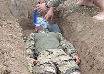 “Ми закопуємо себе живцем у землю, щоби прийняти смерть”