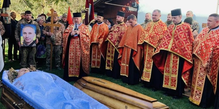 Із воїном Михайлом Гончаром попрощалися на Тернопільщині