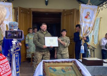 Грамоту від головнокомандувача ЗСУ Валерія Залужного отримав тернопільський журналіст і волонтер Тарас Савчук