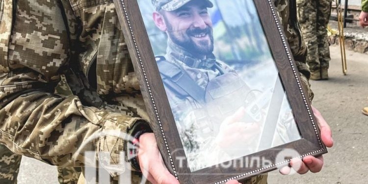 Тернопіль попрощався із загиблим бійцем Тарасом Польним