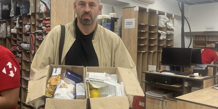 Волонтери «Української команди» відправили чергову допомогу на передову – ліки, ліхтарики, засоби гігієни