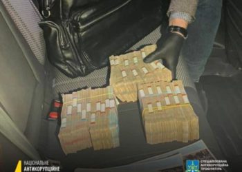 Мера Сум затримали на хабарі у майже півтора мільйони гривень