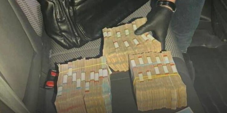 Мера Сум затримали на хабарі у майже півтора мільйони гривень