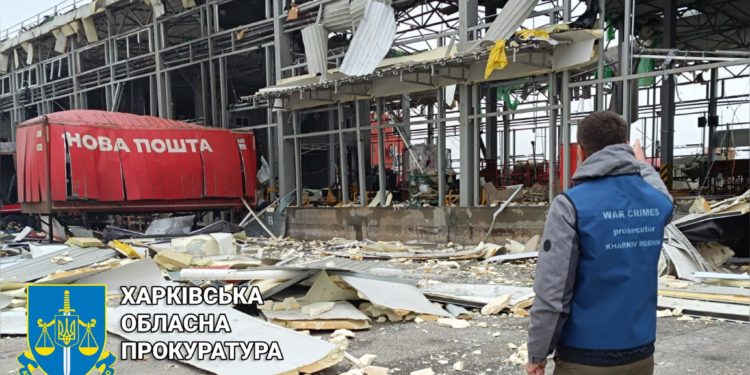 Росіяни завдали ракетного удару по терміналу “Нової пошти” на Харківщині