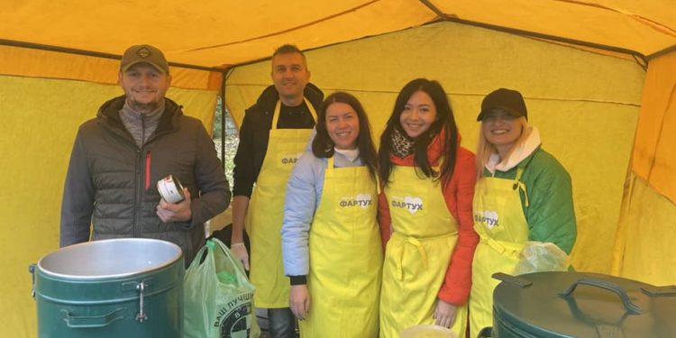 Тернопільський благодійний ресторан “Жовтий фартух” отримав допомогу від фонду “Хвилі змін”