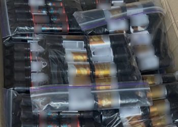 У Тернополі зупинили вантажівку з рідиною, що використовується для заправлення електронних цигарок